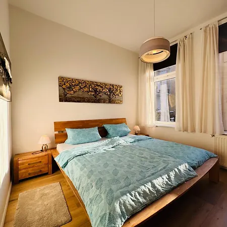 Attraktive Im Grünen Hinterhof Apartment